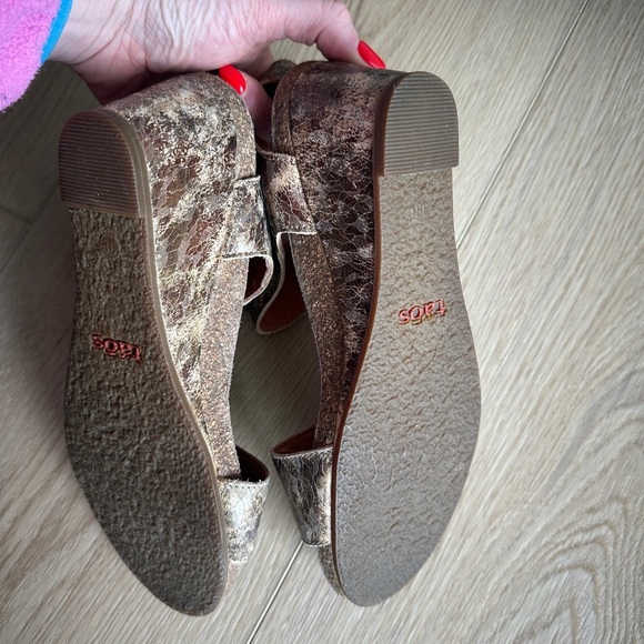 Taos Footwear Brown Sandals with Ankle Straps - Picture 5 of 6